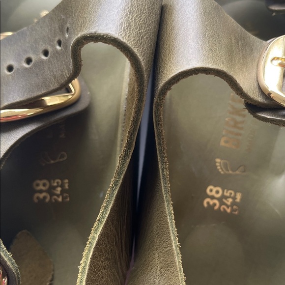 Birkenstock Milano Big Buckle Sandals
In Olive Green - Gold Buckle New w/o box - Picture 8 of 8